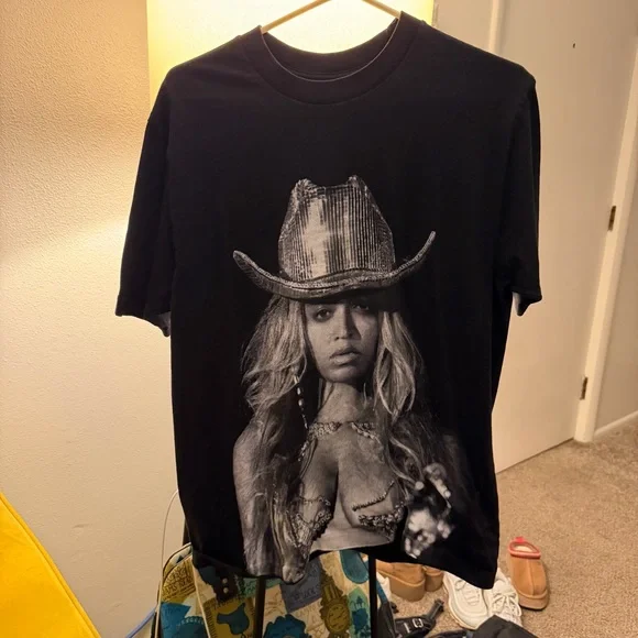 Beyonce Renaissance World Tour Graphic Tshirt - Picture 2 of 5